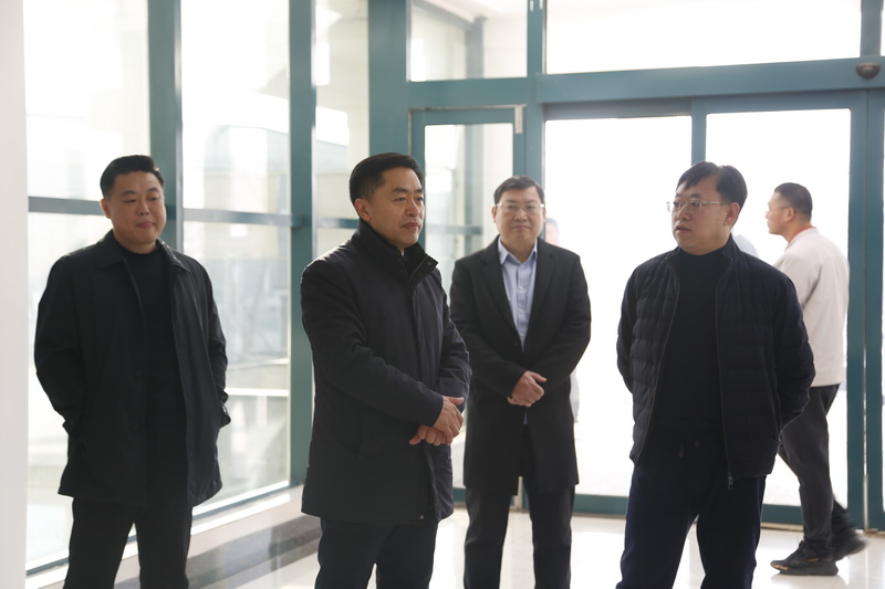市国资委主任谷钰一行来到锦凌净水厂看望慰问节日期间坚守一线岗位的水务职工
