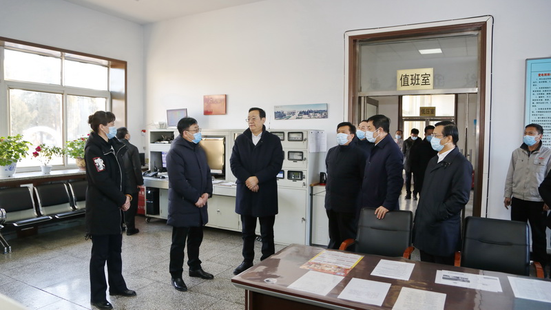 副省长王明玉一行到水务集团调研并看望慰问一线职工