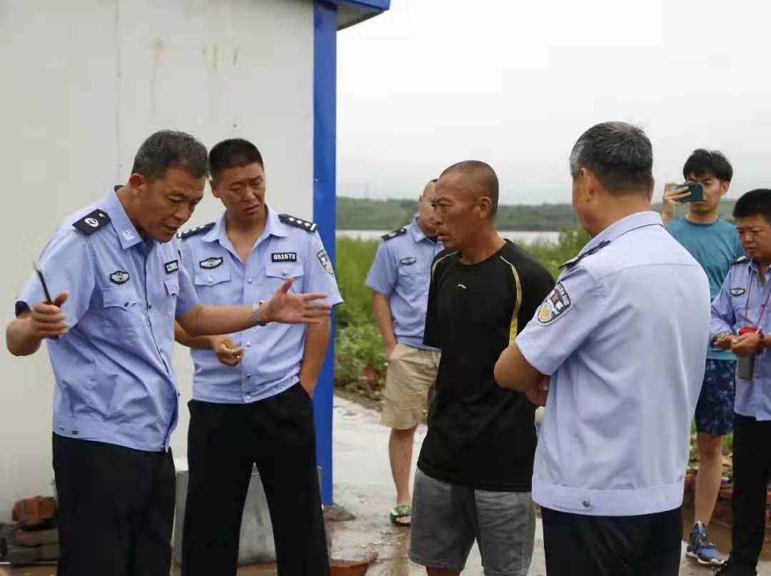 清劝违规住户  保障库区安全