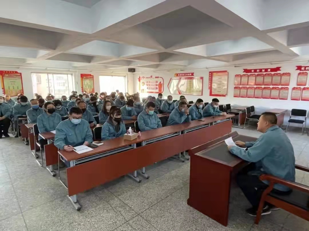 经营管理三公司召开全体职工大会传达集团党委文件精神