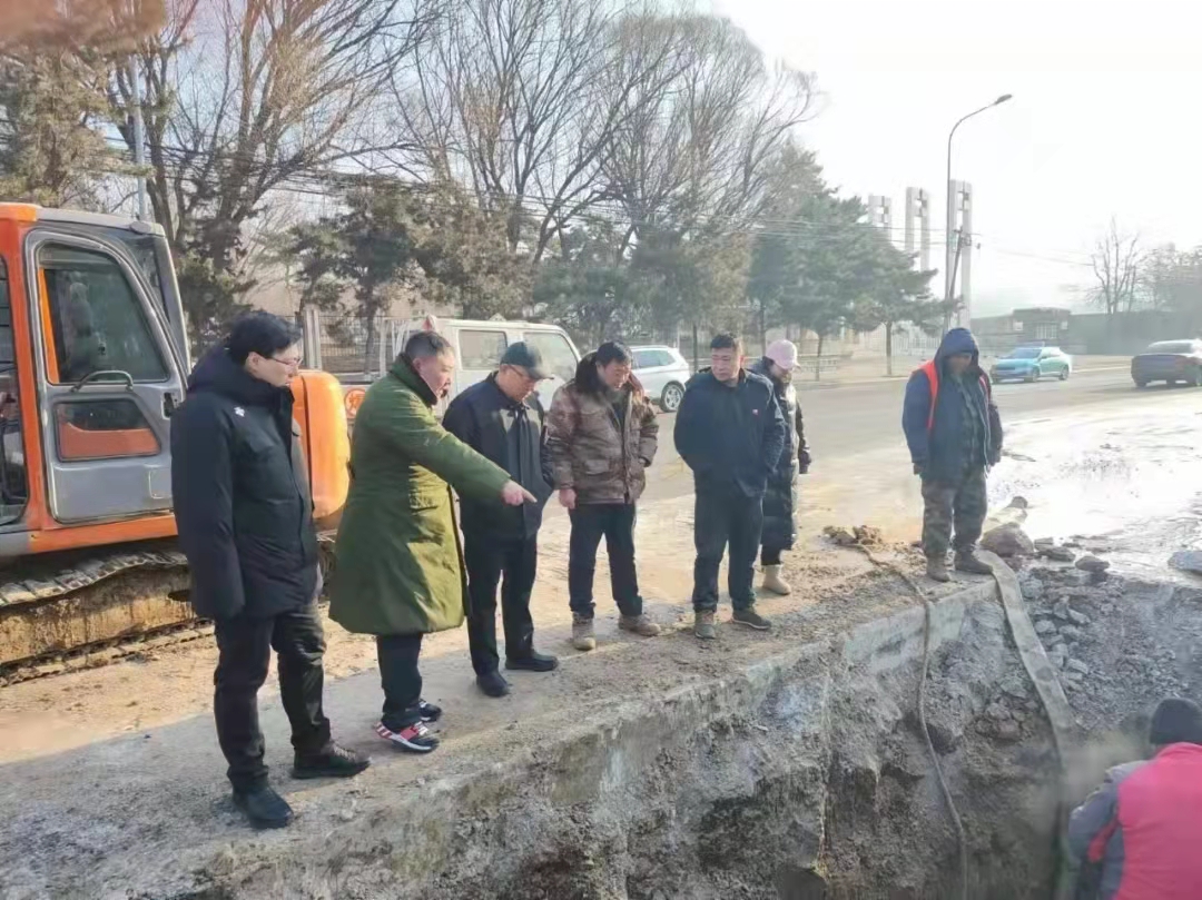不畏严寒   坚守抢修一线