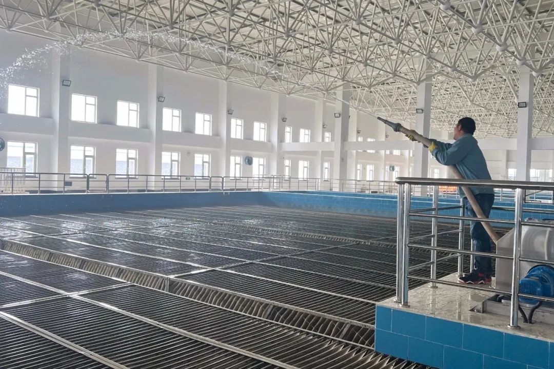 凝心聚力战疫情 立足本职保供水