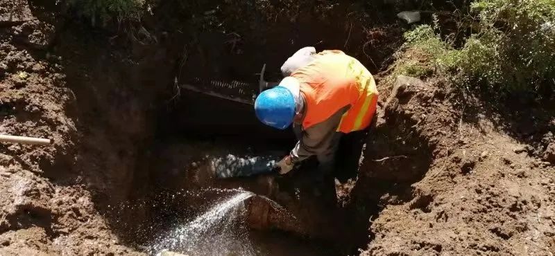 工程公司及时抢修保供水 民生服务解千忧